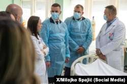Premijer Spajić i ministar Krapović u posjeti povrijeđenom Ikoviću