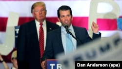 Donald Trump cu fiul său Donald Trump Jr. în campanie electorală în 2016