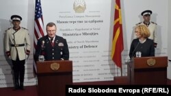 Полковник Најт и министерката Шекеринска