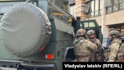 Супермаркет, де поліція ліквідувала чоловіка, який відкрив стрілянину на вулиці в Києві, 18 квітня 2026 року