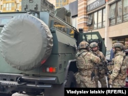 Супермаркет, де поліція ліквідувала чоловіка, який відкрив стрілянину на вулиці в Києві, 18 квітня 2026 року