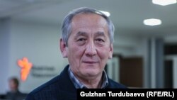 Акылбек Сариев.