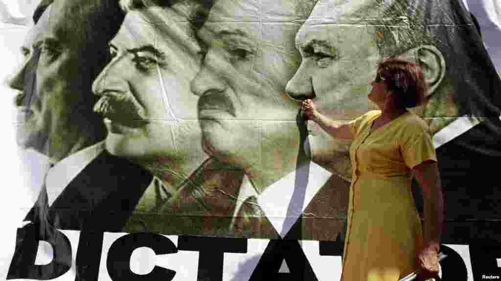 Ukrajina - Pristalice Julije Timošenko na protestima u Kijevu, 30. maj 2012. Foto: REUTERS / Anatolii Stepanov 