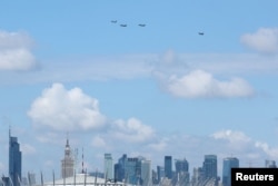 Многоцелевые истребители F-35 в небе над Варшавой, 12 июня 2026 года