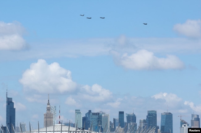 Avionët luftarakë F-35 fluturojnë mbi Varshavë, 12 qershor 2026.