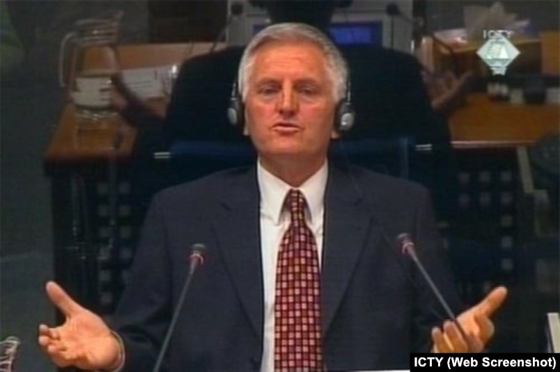 Stevanoviq në gjyqin ndaj Sllobodan Millosheviqit në Hagë, më 2005.