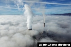 Tymi i liruar nga termocentrali i thëngjillit në Obiliq, 13 nëntor 2025.