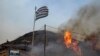 Ljudi na Rodosu bore se protiv požara