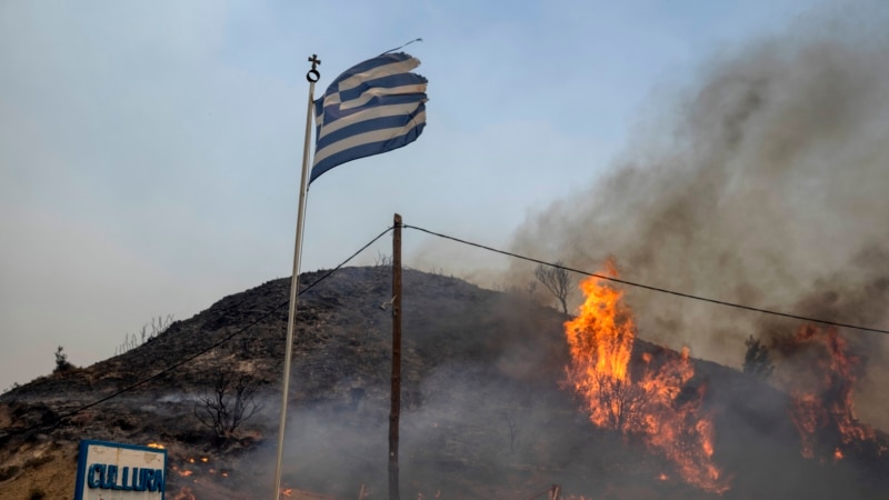U Grčkoj nove evakuacije, jaki vjetrovi i vrućina potiču nove požare
