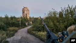 Armata ucraineană susține că condițiile de evacuare și aprovizionare a localității Avdiivka au devenit tot mai „dificile”, pe fondul avansării trupelor ruse în zonă.