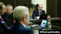 Armenia -- Prime Minister Nikol Pashinian speaks at a cabinet meeting, Yerevan, April 30, 2020.