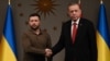 Президент Турции Реджеп Тайип Эрдоган и президент Украины Владимир Зеленский после совместной пресс-конференции в Стамбуле 7 июля 2023 года