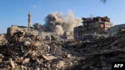 Последици од израелскиот напад на зграда во кампот за палестински бегалци Буреиџ во централниот дел на Појасот Газа, 19 октомври 2025 година