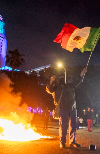 Вече трети ден в Лос Анджелис летят гумени куршуми развяват