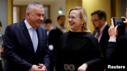 Czech Industry and Trade Minister Jozef Sikela and Polish Climate Minister Anna Moskwa attend an EU energy ministers meeting in Brussels on November 24.