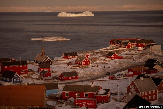 Một tảng băng trôi được chụp ảnh gần thành phố Ilulissat, Greenland, vào ngày 19 tháng 2.