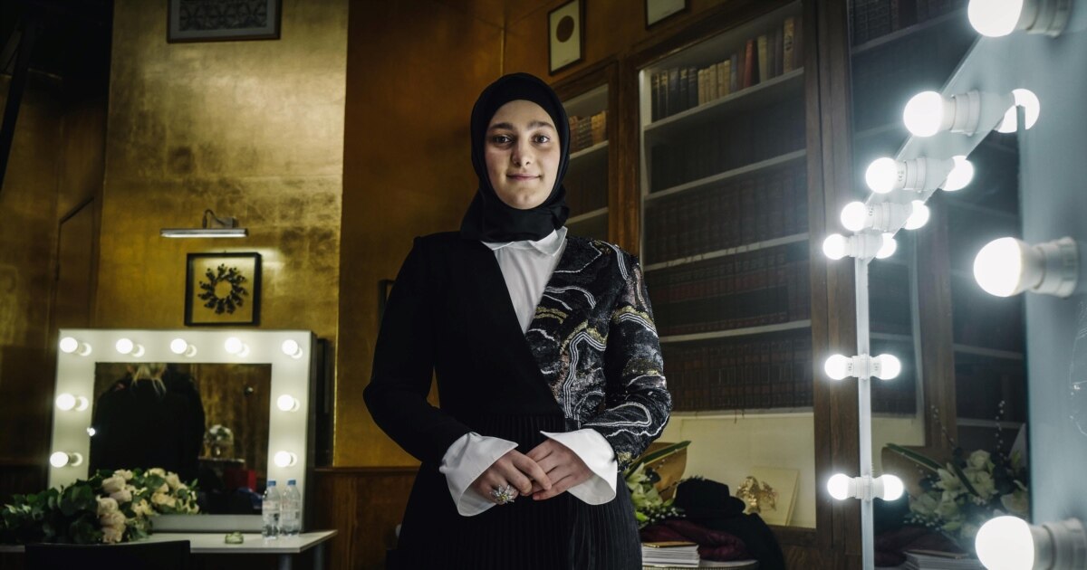 Ular ayolni sikishadi va sut oqadi. Yura parki jinsiy aloqa