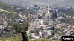 آرشیف٬ بیرق فلسطین در اعتراض به شهرک سازی در مناطق اشغالی اسرائیل در کرانه غربی