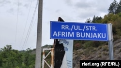 Shenja rrugore "Afrim Bunjaku" u përurua të martën në rrugën që çon drejt fshatit Banjskë në veri të Kosovës, për nder të rreshterit të vrarë në detyrë, Afrim Bunjaku, gjatë sulmit kundër Policisë së Kosovës shtatorin e kaluar në këtë fshat të vendit.