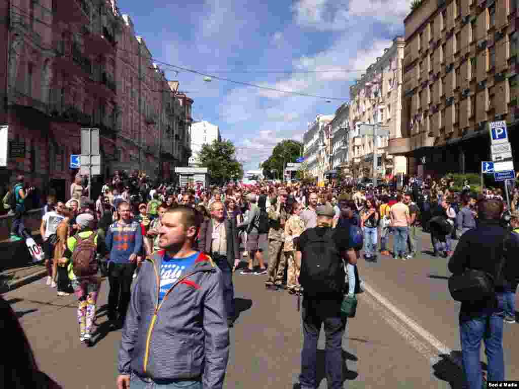 В общей сложности &quot;Марш равенства - 2016&quot; продолжался около получаса.