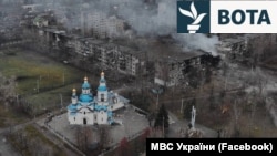 Forcat ukrainase po përpiqen me vështirësi t’i mbajnë trupat ruse jashtë qytetit të Donbasit, Kostiantinivka. Sipas ekspertëve, qyteti është shndërruar pothuajse tërësisht në rrënoja.