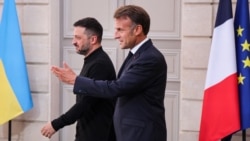 Ukrainian President Volodymyr Zelenskyy and French President Emmanuel Macron arrive at a press conference in Paris on September 4.