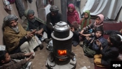 Owganystanyň içinde bosgunlykda ýaşaýan owgan maşgalasy, Hyrat