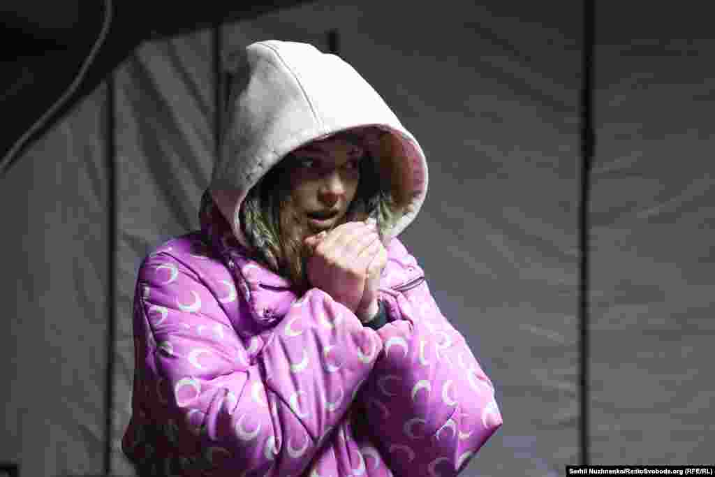 На випадок відсутності інтернету мапу пунктів можна завантажити завчасно у міський застосунок «Київ Цифровий». Держваний застосунок «Дія» також показує найближчі «пункти незламності»