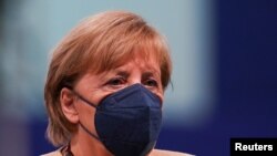 Potrebno nam je više ograničenja kontakata: Angela Merkel