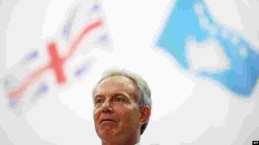 Kosovo - Bivši britanski premijer Tony Blair posjetio je prištinski Univerzitet, 18. juni 2012. Foto: AFP / Armend Nimani 