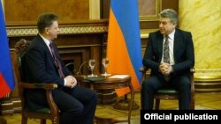 Armenia - Prime Minister Karen Karapetian (R) meets with Russian Transport Minister Maxim Sokolov in Yerevan, 20 February 2018.