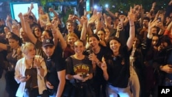 Doček 80 studenata z Srbije koji su prešli biciklom više od 1.300 kilometara (780 milja), od Novog Sada do Strazbura, Francuska, kako bi skrenuli pažnju EU na višemesečne proteste, 22. aprila 2025. 