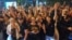 Doček 80 studenata z Srbije koji su prešli biciklom više od 1.300 kilometara (780 milja), od Novog Sada do Strazbura, Francuska, kako bi skrenuli pažnju EU na višemesečne proteste, 22. aprila 2025.