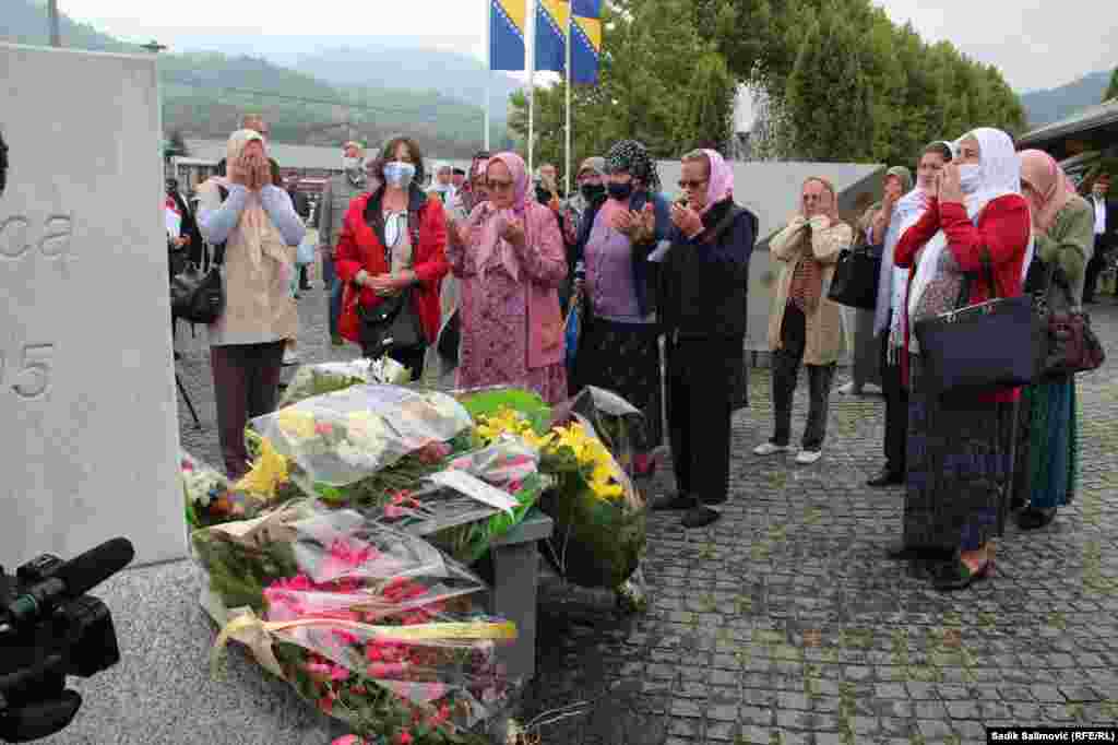 Hiljade ljudi svake godine posjeti Memorijalni centar Srebrenica-Potočari, kako bi odali počast žrtvama genocida.