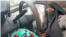 ثنا خان؛ د پېښور لومړنۍ ښځينه ټکسي چلونکې
