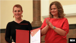Новинарката и филмска критичарка Марина Костова ја доби наградата во областа на публицистиката за монографијата „Манчевски“ за нашиот познат филмски режисер