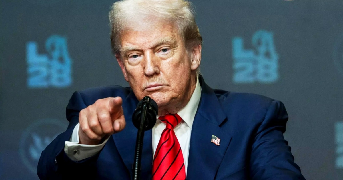 Медіа: Трамп пропонував Євросоюзу запровадити стовідсоткові мита на імпорт із Китаю та Індії Медіа: Трамп пропонував Євросоюзу запровадити стовідсоткові мита на імпорт із Китаю та Індії