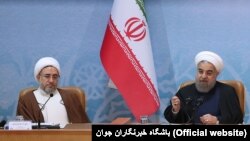 حسن روحانی در کنار آیت‌الله محسن اراکی، دبیر کل مجمع تقریب مذاهب در سی‌امین همایش بین المللی وحدت اسلامی در تهران