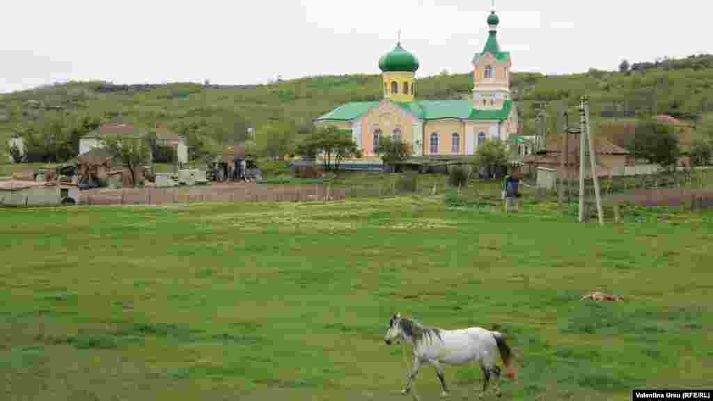 MD - People and houses in Telenesti city, 5 may 2019 