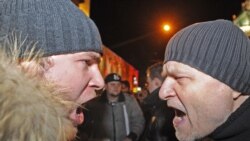 Кечээ кечки демонстрация оппозиция менен Кремлди коргогон күчтөрдүн каяша митингине айланды, 6-декабрь, 2011