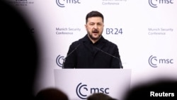 ولودیمیر زلنسکی، رئیس‌جمهور اوکراین، در کنفرانس امنیتی مونیخ. ۲۵ بهمن 