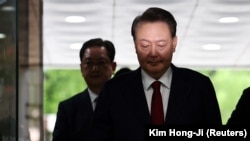 За повідомленням, спеціальні прокурори на заключному слуханні у Центральному районному суді Сеула вимагали смертної кари для колишнього президента Юна як «ватажка повстання»