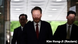 Түштүк Кореянын мурдагы президенти Юн Сок Ел сотко баратат. Сеул, Түштүк Корея, 2025-жыл, 9-июль.