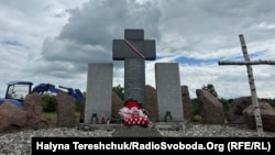 У неіснуючому сьогодні селі Гута Пеняцька, що розташоване на Львівщині у Бродівському районі, пошуково-ексгумаційні роботи щодо виявлення жертв Другої світової війни завершаться 19 червня 
