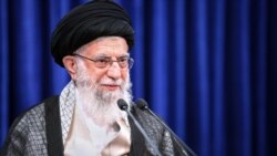 سخنان علی خامنه ای درباره ممنوعیت ورود گوشی آمریکایی آیفون