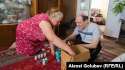Ana Miron și fiul său, Viorel, în vârstă de 52 de ani, care are o dizabilitate severă din copilărie
