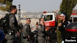 Forcat e sigurisë së Izraelit në vendin e sulmit të sotëm me kamion në Jerusalem