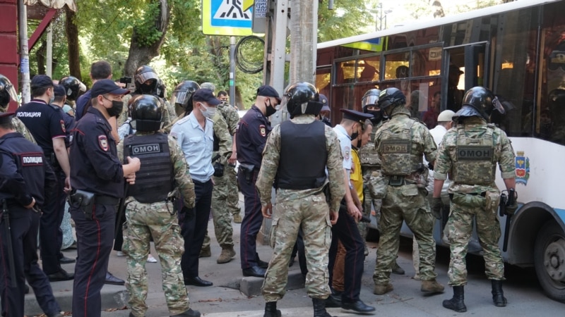 «Предупреждают, что вы «на галочке»: в Крыму массово преследуют активистов, ходивших к ФСБ