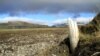 Permafrost pokriva 95 odsto Jakutije. Njegovo topljenje privlači međunarodne istraživače koji žele da proučavaju ostataka mamuta i drugih starih vrsta koji se pojavljuju iz zemlje.
