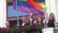 Мерія Праги вивісила веселковий прапор на підтримку гей-спільноти (відео)